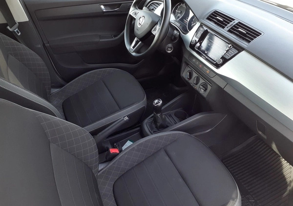 Skoda Fabia cena 43900 przebieg: 142587, rok produkcji 2020 z Pieszyce małe 529